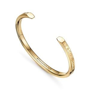 Tiffany 1837®
Makers Narrow Cuff in 18k Gold
